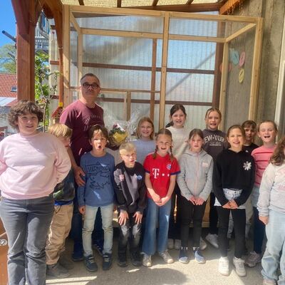 Die neue Vogelvoliere im Hort &raquo;Villa Einstein&laquo; in Ausleben erm&ouml;glicht Kindern Naturbeobachtung, Verantwortungs&uuml;bernahme und projektbezogenes Lernen im Hortalltag.
