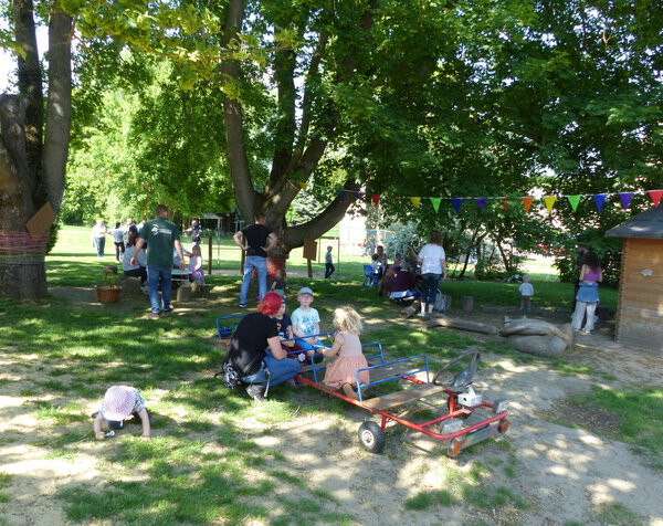 Familienfest auf dem Spielplatz der Kita Sonnenschein Hamersleben