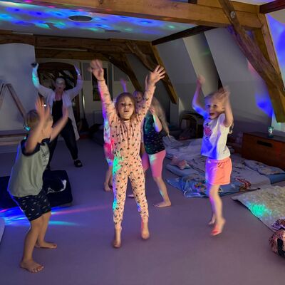 Disko, gute Laune und &Uuml;bernachtung: Die zuk&uuml;nftigen Schulkinder der Kita &raquo;Schloss Trautenburg&laquo; feierten ihren Abschied.