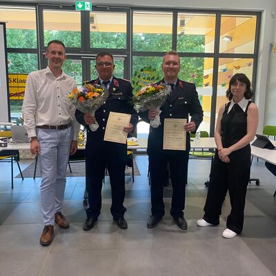 Berufung von Mathias Dippe (links) als Ortswehrleiter und Michel Simon (rechts) als Stellvertreter der Feuerwehr Wulferstedt