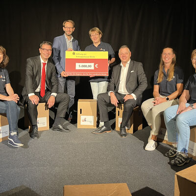 F&ouml;rder&uuml;bergabe der Stiftung der Kreissparkasse B&ouml;rde an KirchplatzVier e.V.