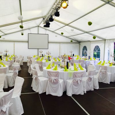 Showsystem - Mieten Sie Ihr Zelt für Hochzeiten, Stadtfeste und Gartenparty