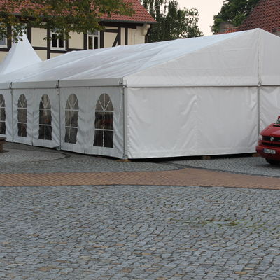 Festzelt zur Raumerweiterung für Feier / Fest am Saal Kulturhaus Gröningen